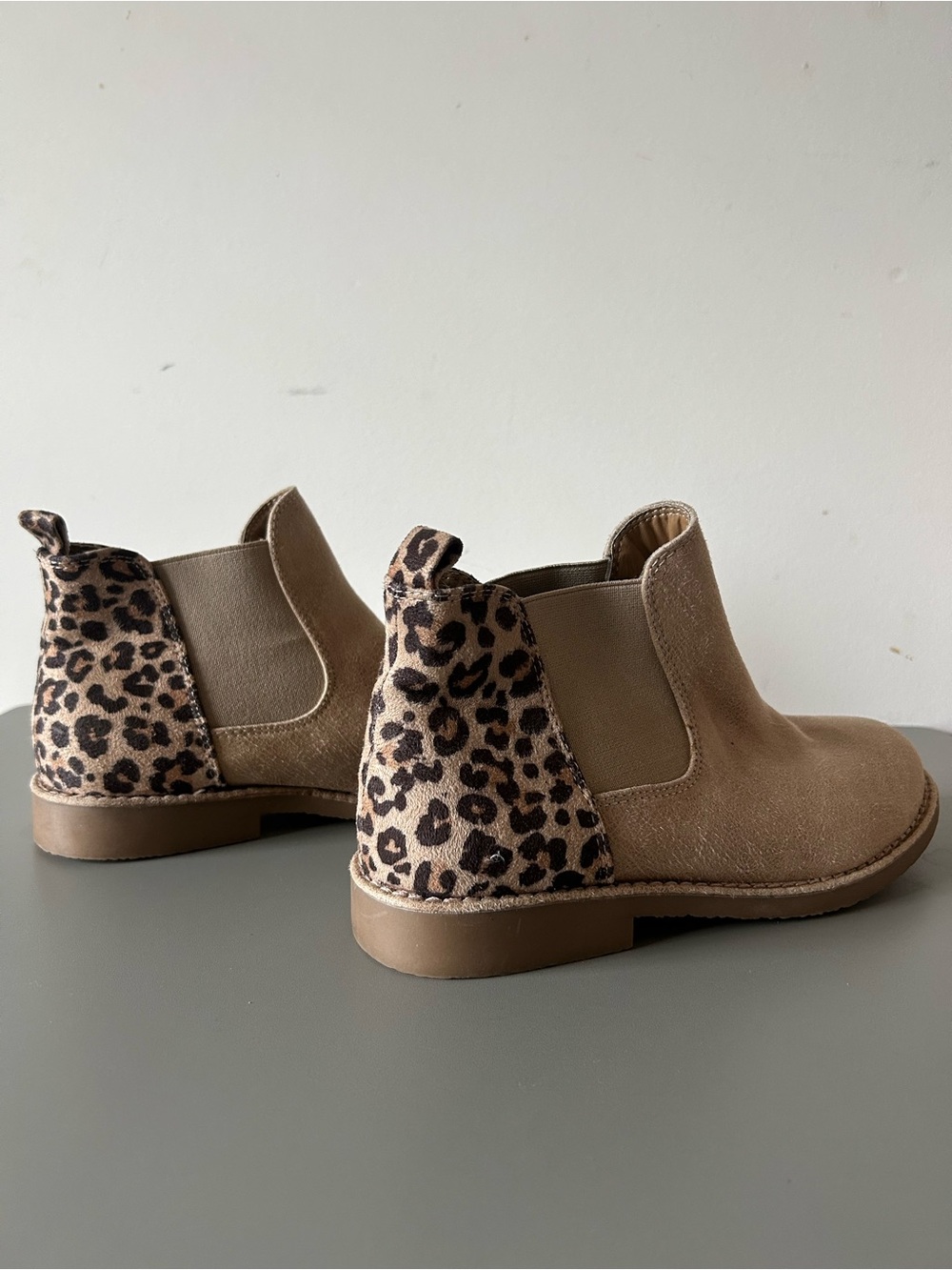 Women’s Leopard Animal Print Chelsea Boots Beige Suede Seven Dials Booties 6M
